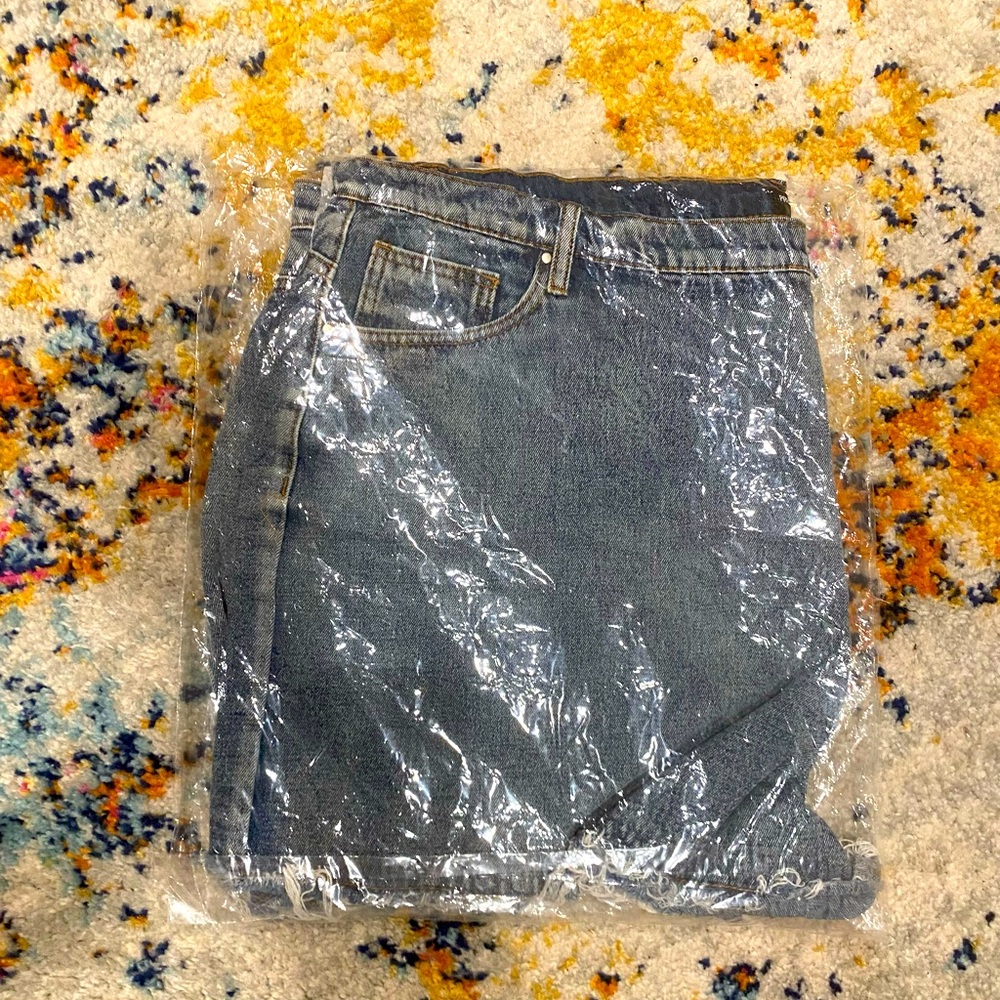 PrettyLittleThing Plus Size Vintage High Waisted Denim Shorts